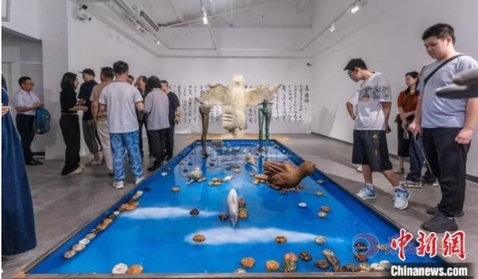 “中·丹·美当代陶瓷雕塑展”亮相景德镇