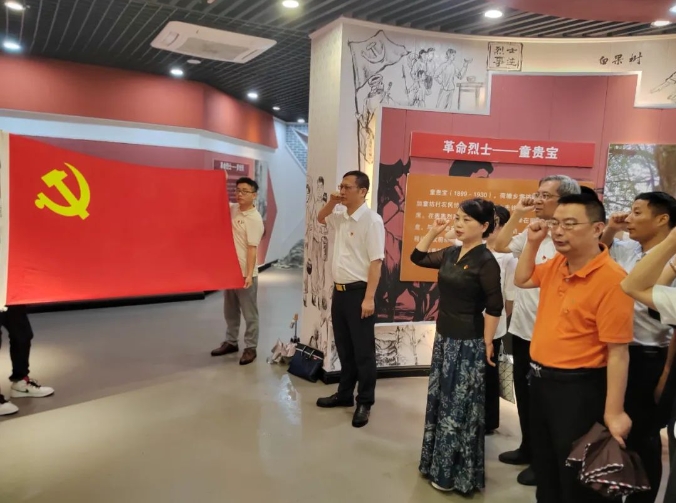 景德镇陶瓷文化国际交流中心开展“赓续红色精神、激发奋进力量”七一主题党日活动