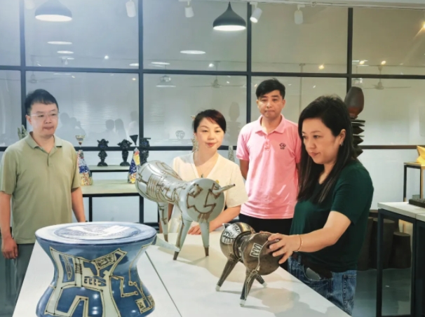 景德镇陶瓷文化国际交流中心赴景德镇陶瓷大学国际学院走访调研